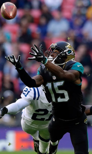 Jaguars withstand late rally, beat Colts in London for first victory